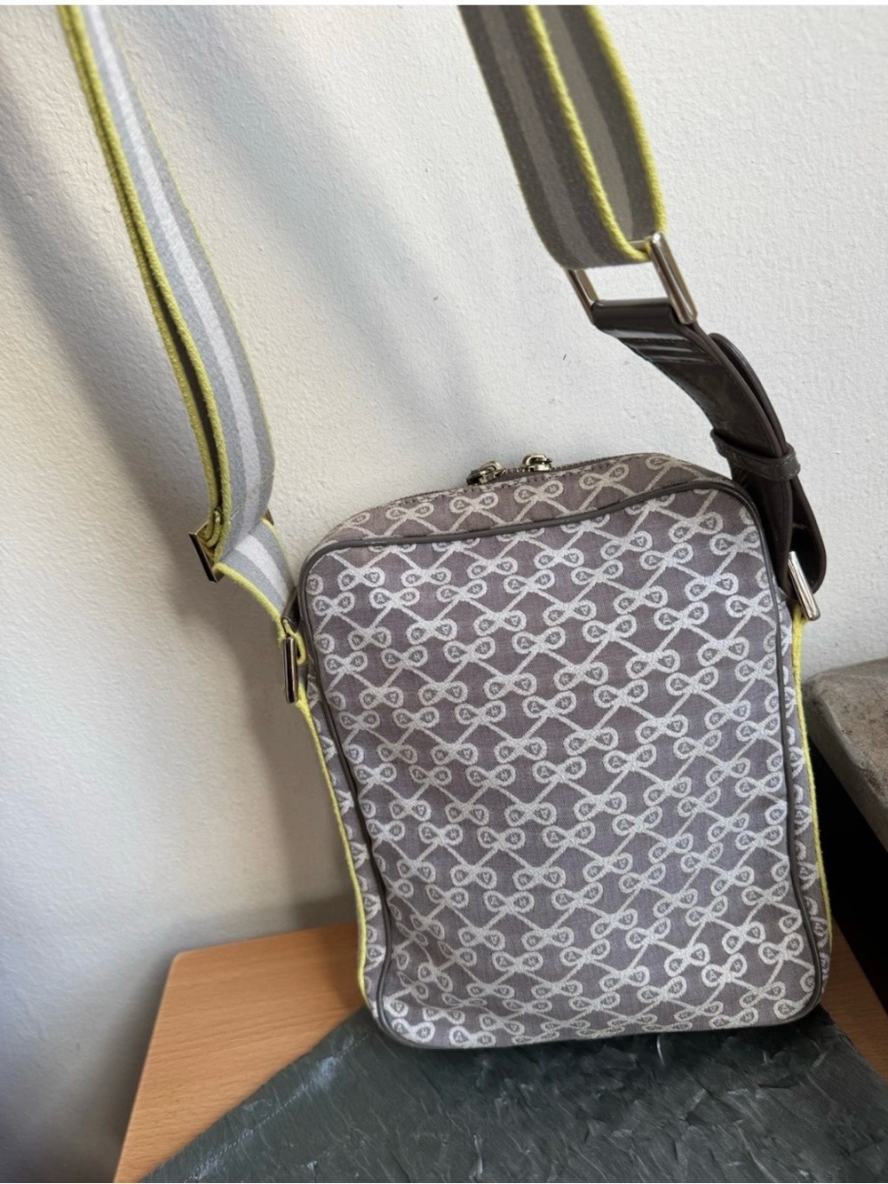 Anya Hindmarch London Messenger Canvas Logo Bag Small - Picture 2 of 13